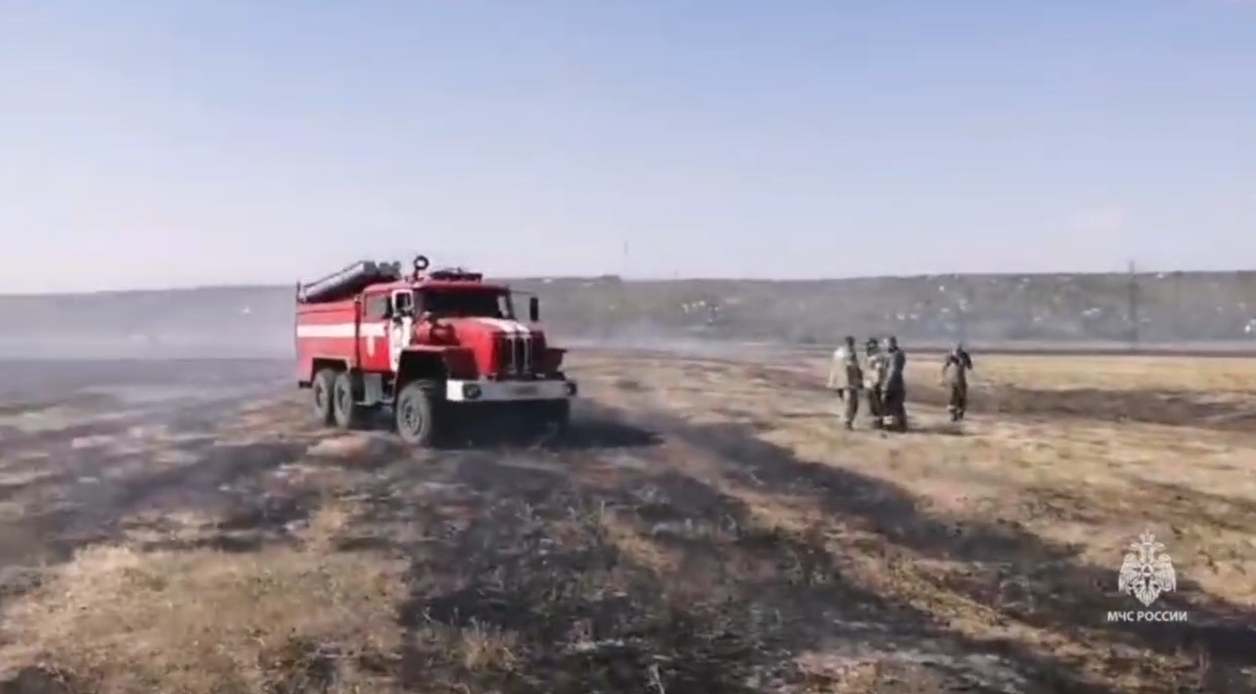 В Ростовской области за день зафиксировали более 50 пожаров