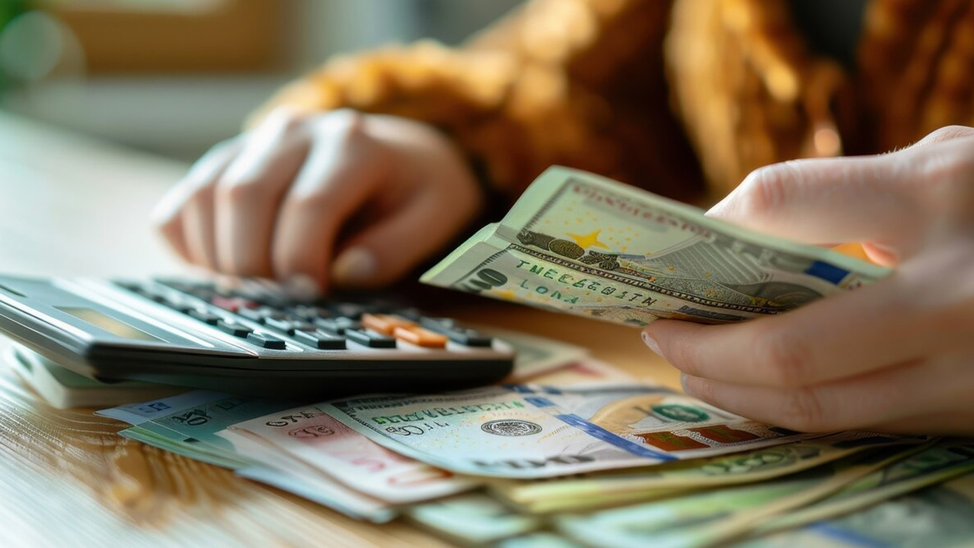 ЦБ продлил ограничения на перевод денег за рубеж