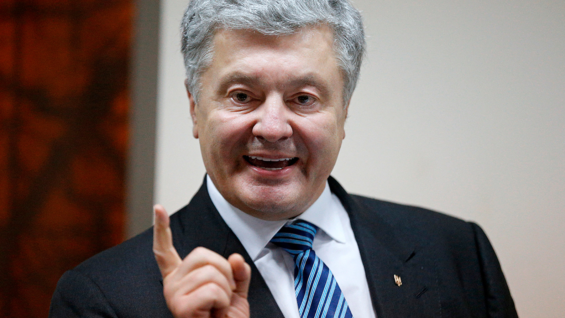 Росфинмониторинг внес Порошенко и его сына в список экстремистов как объединение