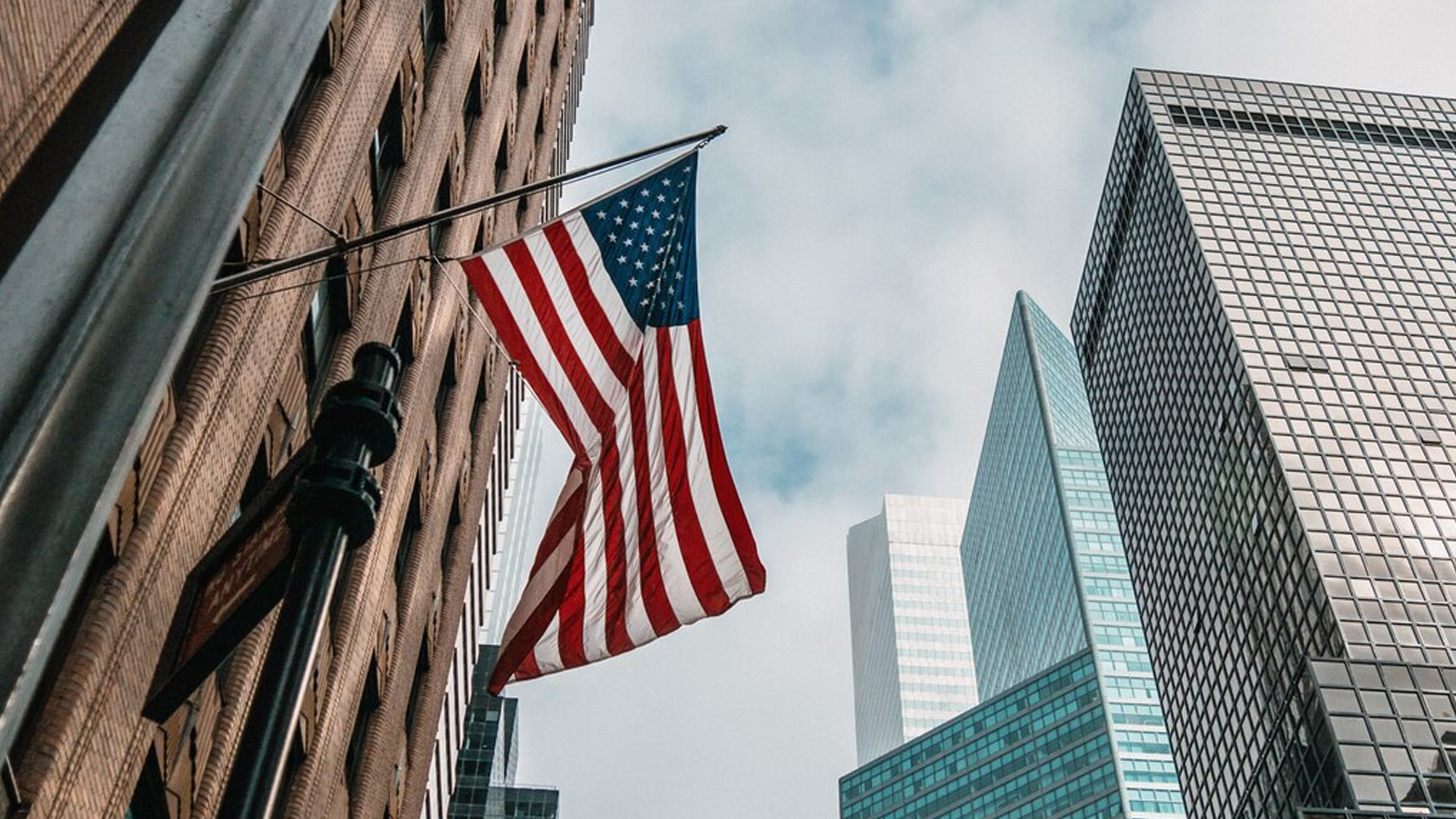 Спецслужбы США следили за американцами на Украине