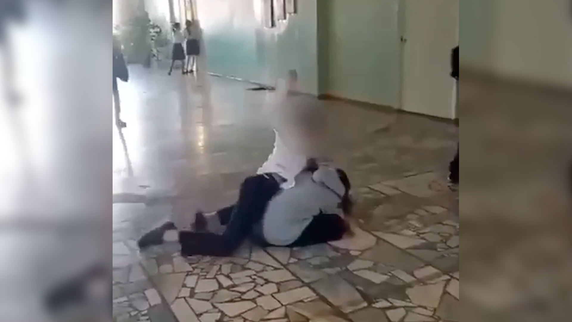 В Нижнекамске школьник избил третьеклассницу