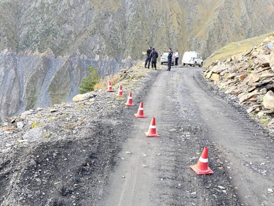 В Дагестане автомобиль с людьми сорвался с обрыва