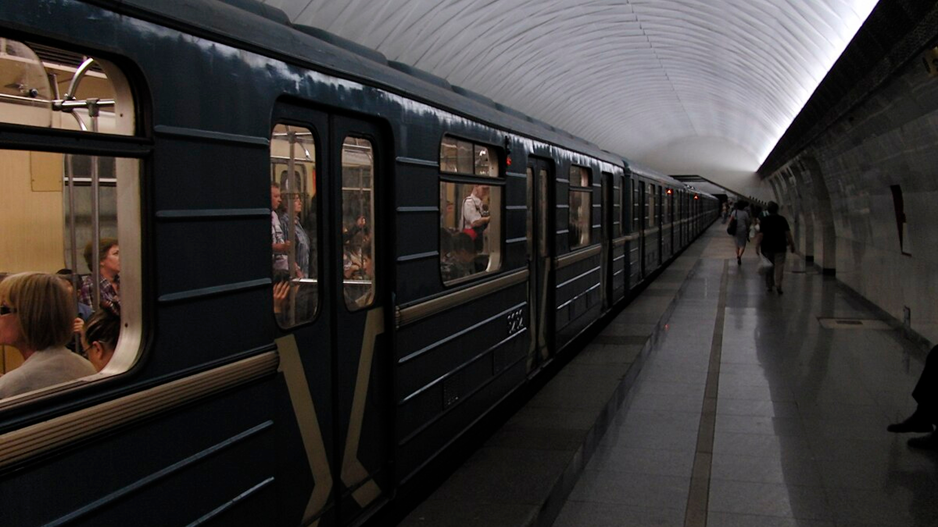 В московском метро мужчина с ножом напал на пассажира