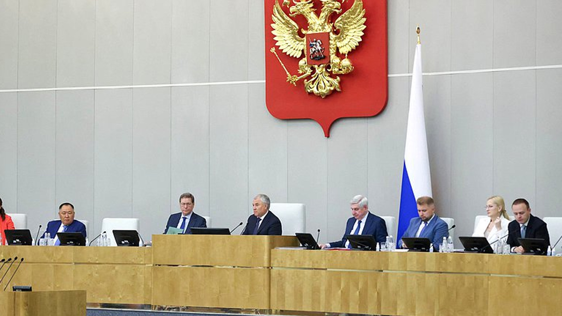 Госдума предложила ввести штраф в 60 млн рублей за помощь мигрантам