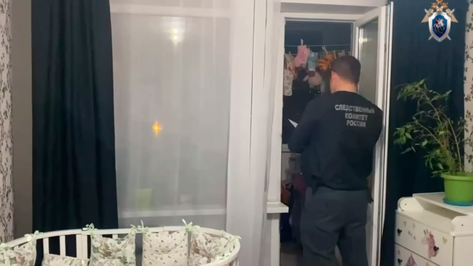 Двух маленьких девочек зарезали в квартире в Тольятти