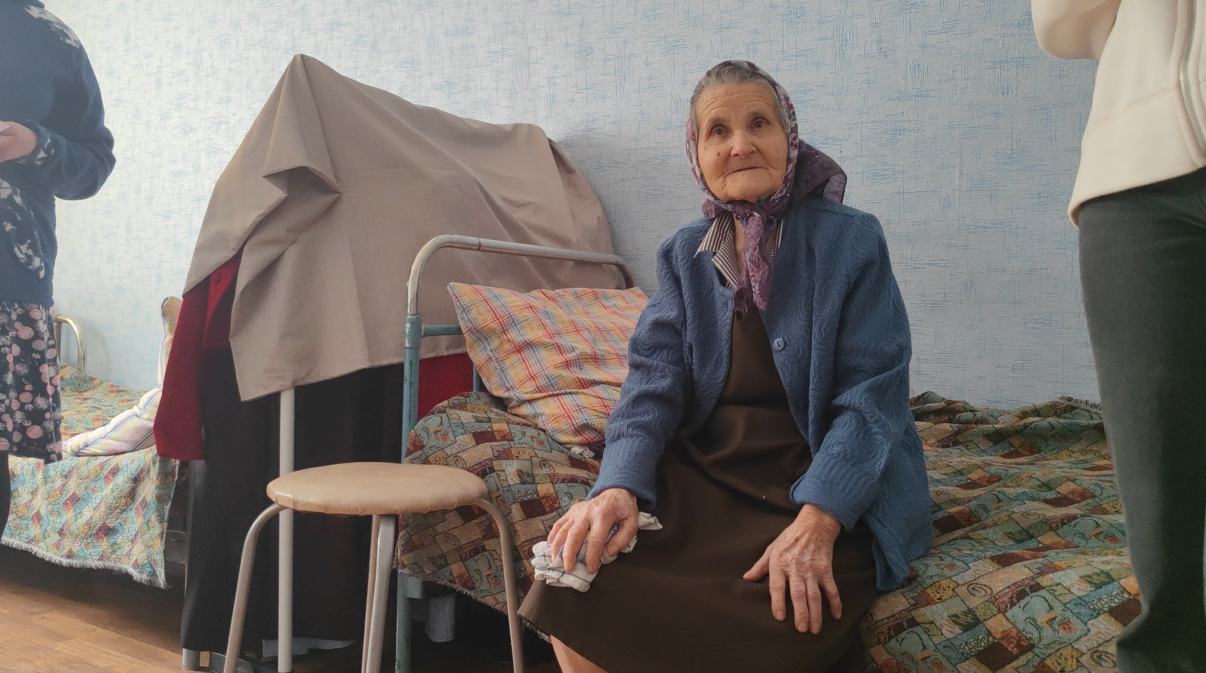 «Сплю здесь, а мысли там – дома»: жители курского приграничья рассказали о жизни в ПВР