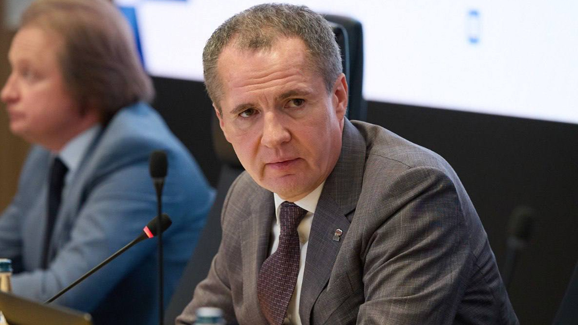 Гладков назвал вступление чиновников в ВС РФ кадровой проблемой