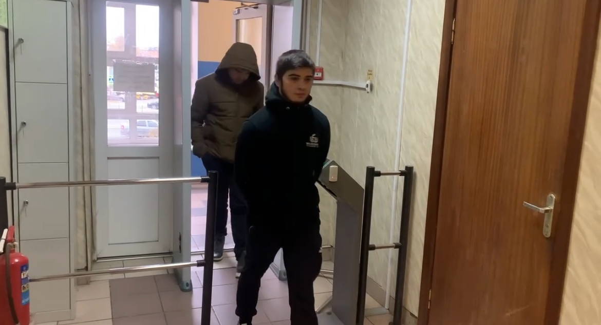 Расстрелявшего сотрудников ДПС мужчину допросили