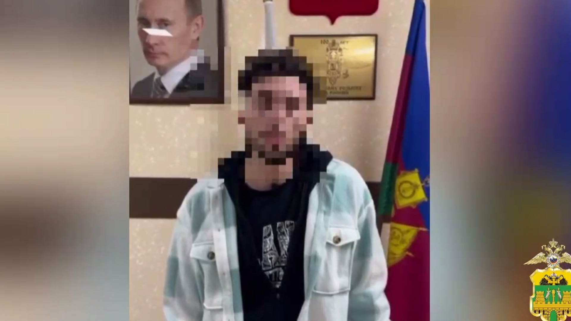 Пристававший к девушкам блогер делал торты с экстремисткой символикой