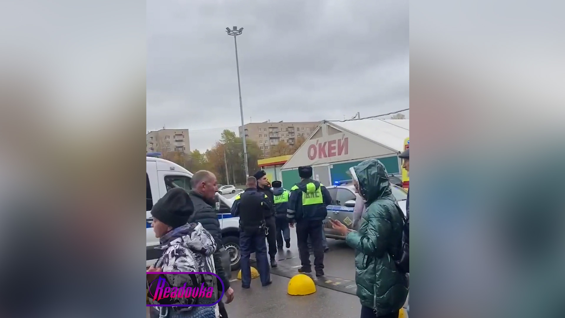 Полиция оцепила питерский магазин после вооруженного нападения