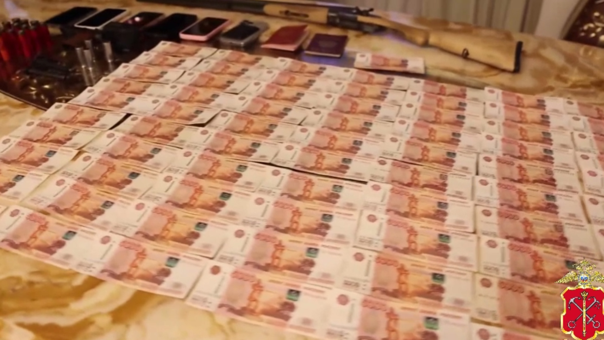 В Ленобласти у цыган изъяли наркотики и 15 млн рублей