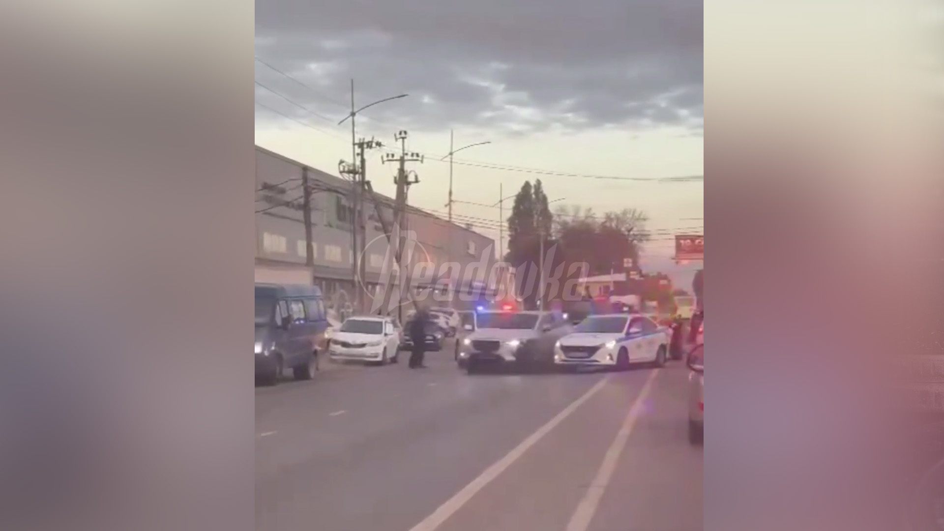 В Краснодаре гонщик протаранил машины ДПС