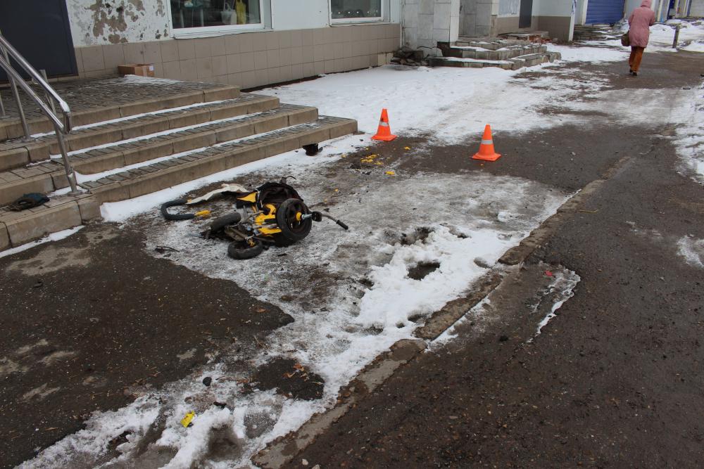Пока отец ходил в бар, грузовик раздавил коляску с ребёнком