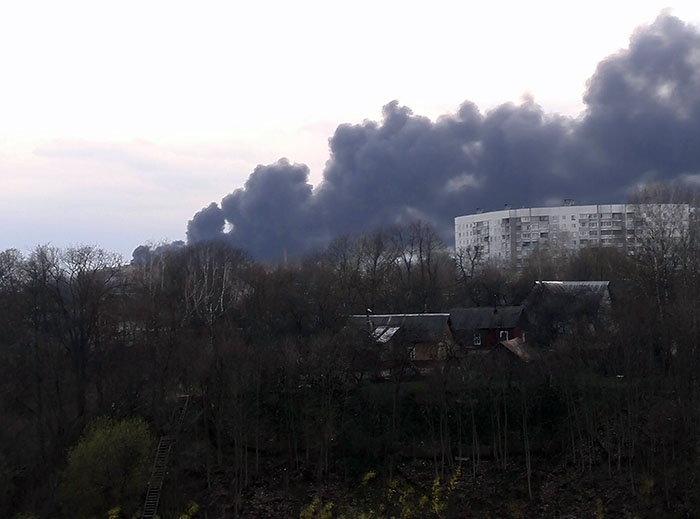 Видео: в Могилёве горит бывший регенераторный завод