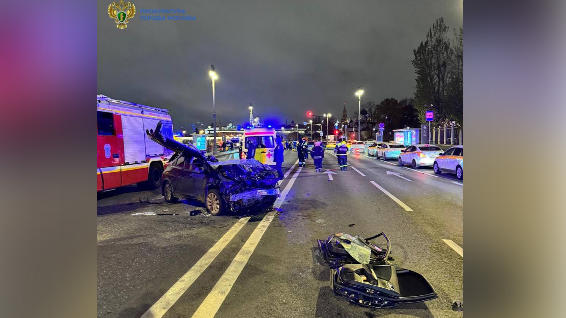 Пассажир такси погиб в массовом ДТП в Москве