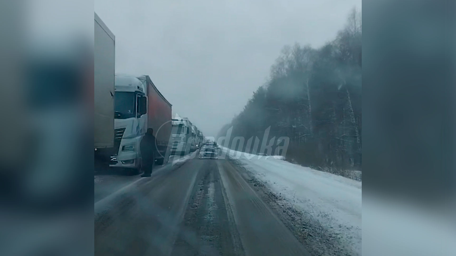В Челябинской области на трассе М-5 образовалась многокилометровая пробка