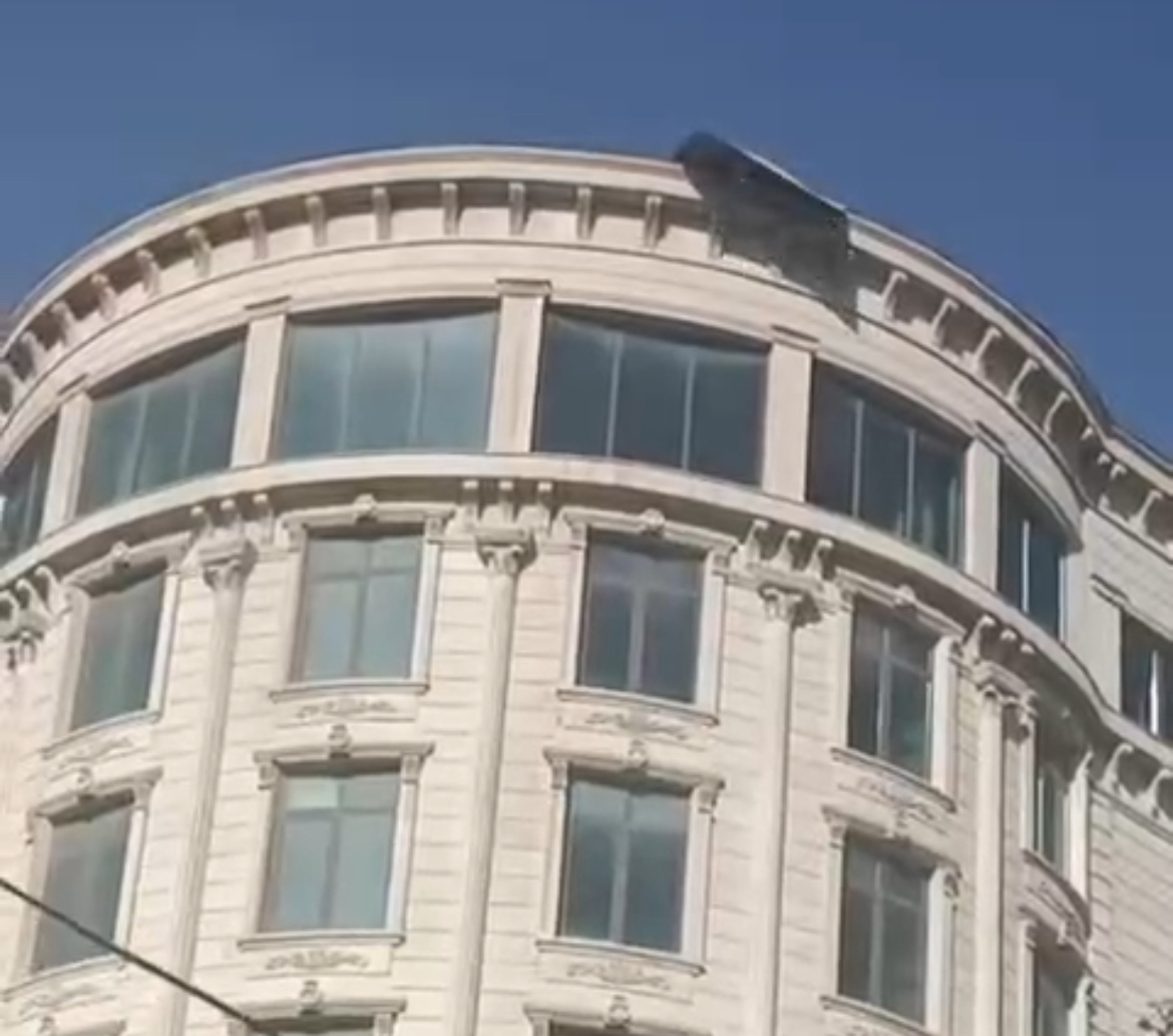 В сети появились видео бушующего в Дагестане урагана