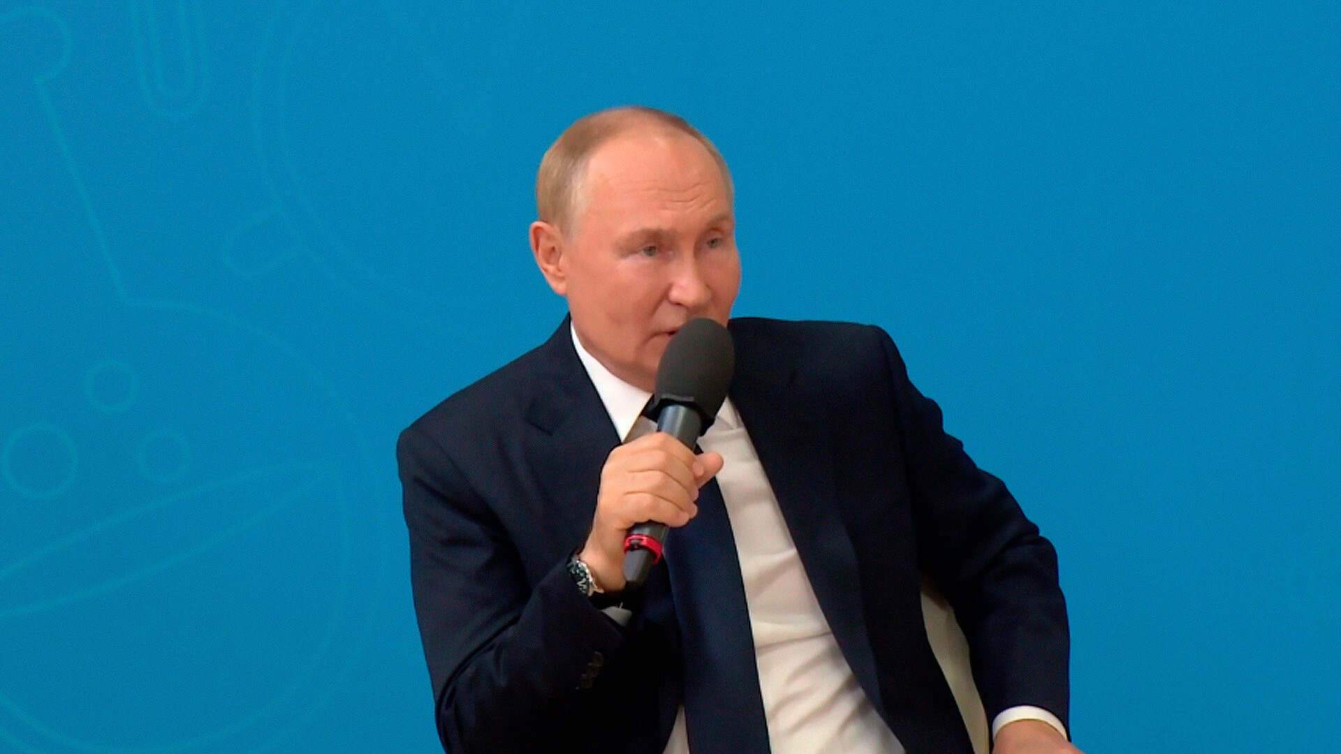 Путин принял участие в церемонии спуска атомного ледокола «Чукотка»