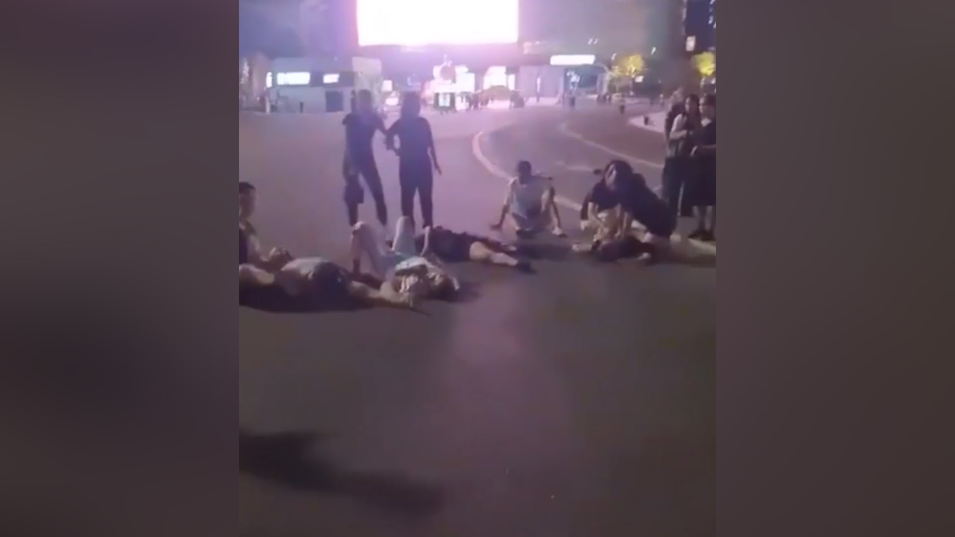 В Китае внедорожник протаранил толпу людей