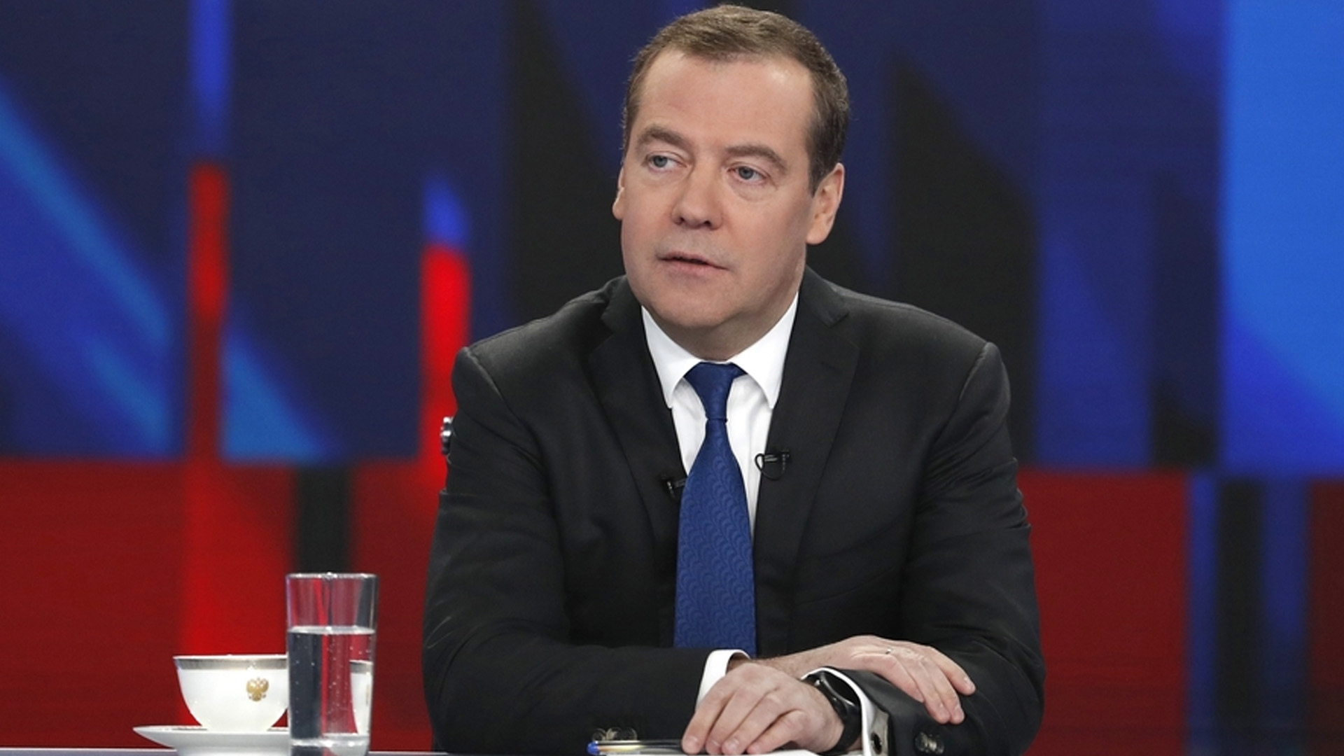 Медведев: у европейских политиков началось осеннее обострение после победы Трампа
