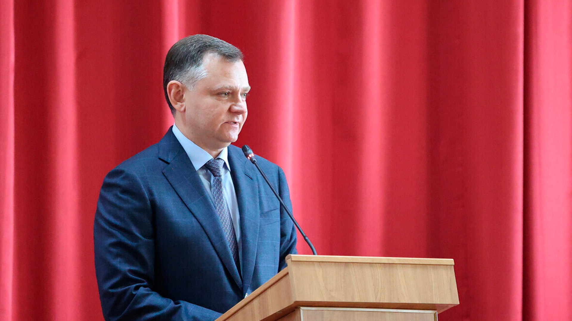 Врио губернатора Слюсарь призвал чиновников говорить с людьми на одном языке