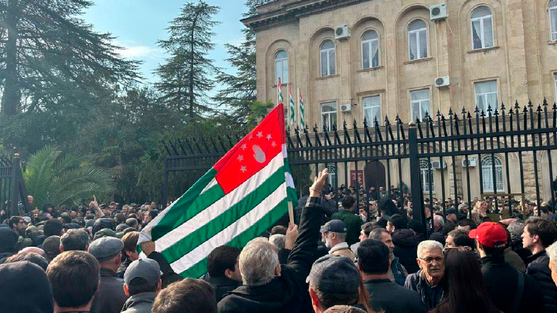Протестующие не приняли предложения президента Абхазии