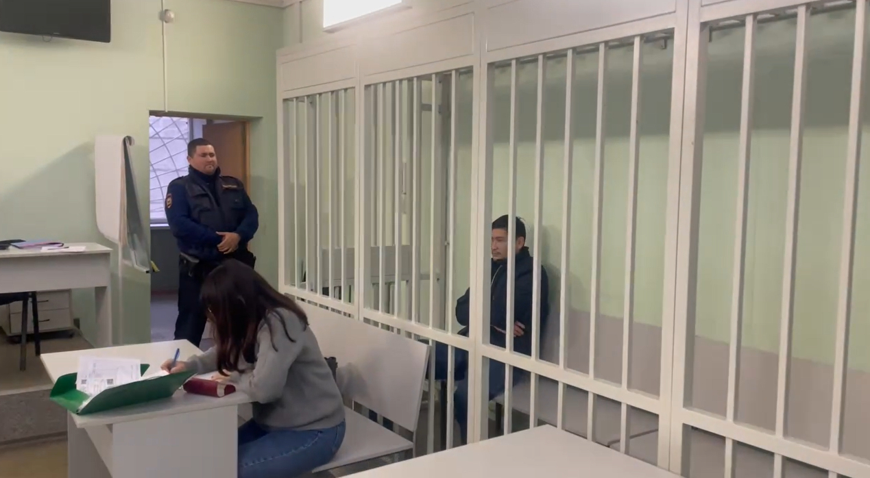 Вытолкавший из машины участника СВО мигрант-таксист арестован