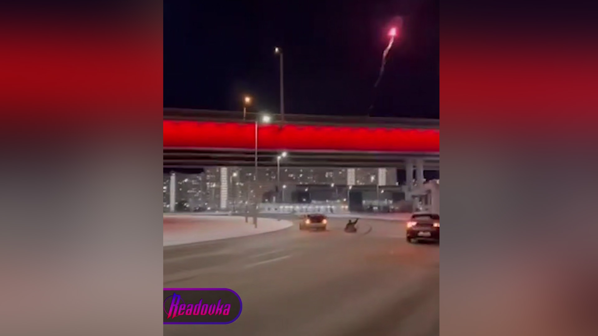 В Красноярске гонщики устроили опасный дрифт с новогодним салютом