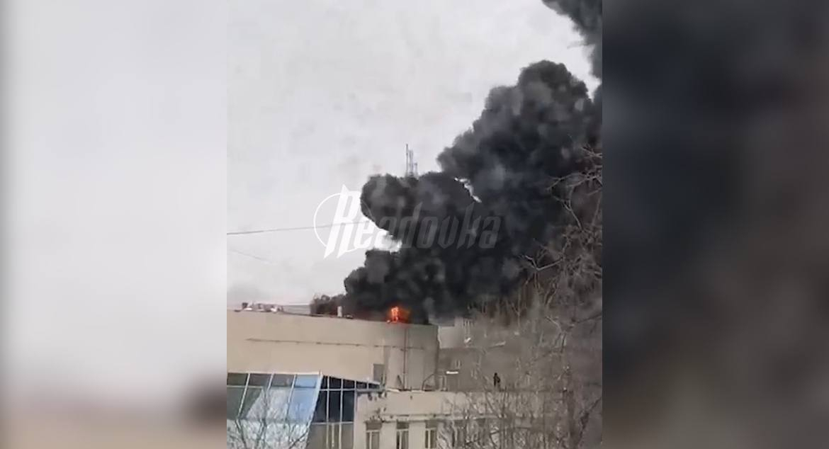 В Екатеринбурге загорелась больница