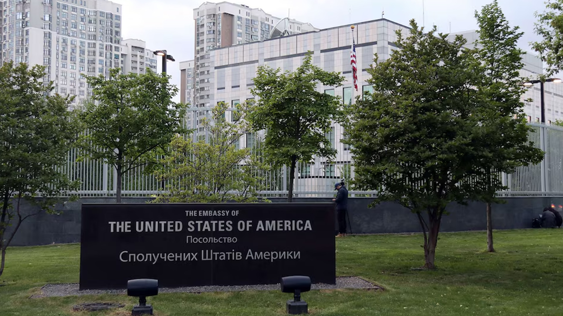 В Киеве закрылось посольство США из-за риска воздушной атаки