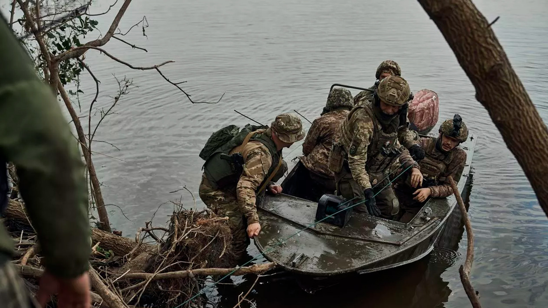 Капкан в Крынках. Украинские военные и журналисты размышляют о неудачах