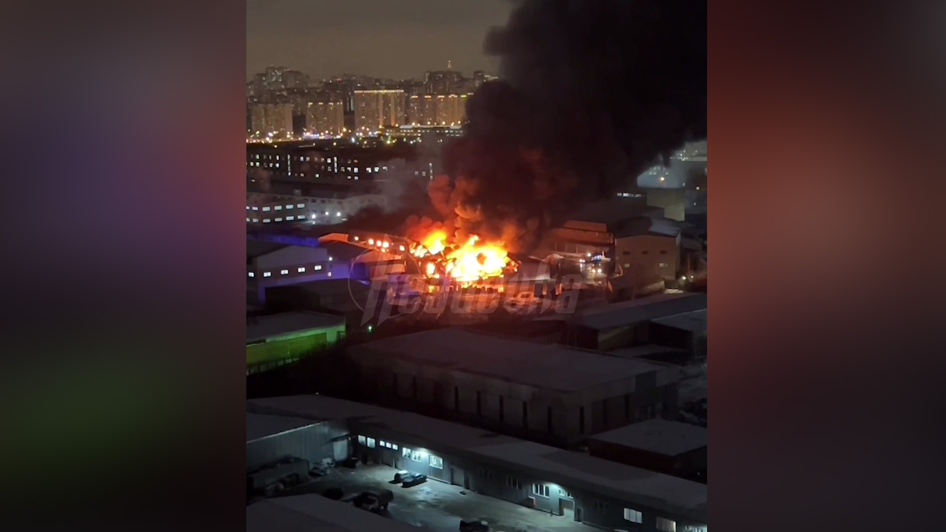 На юге Москвы вспыхнул пожар повышенной сложности
