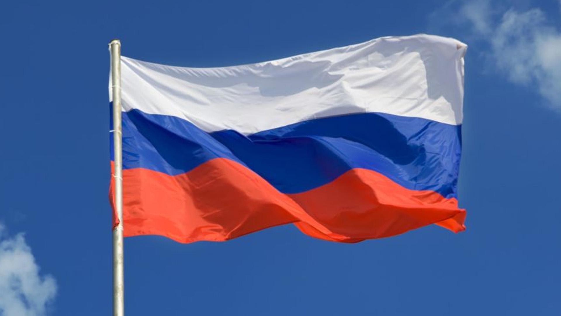 В Курской области мальчик начал приветствовать с флагом проезжающих бойцов