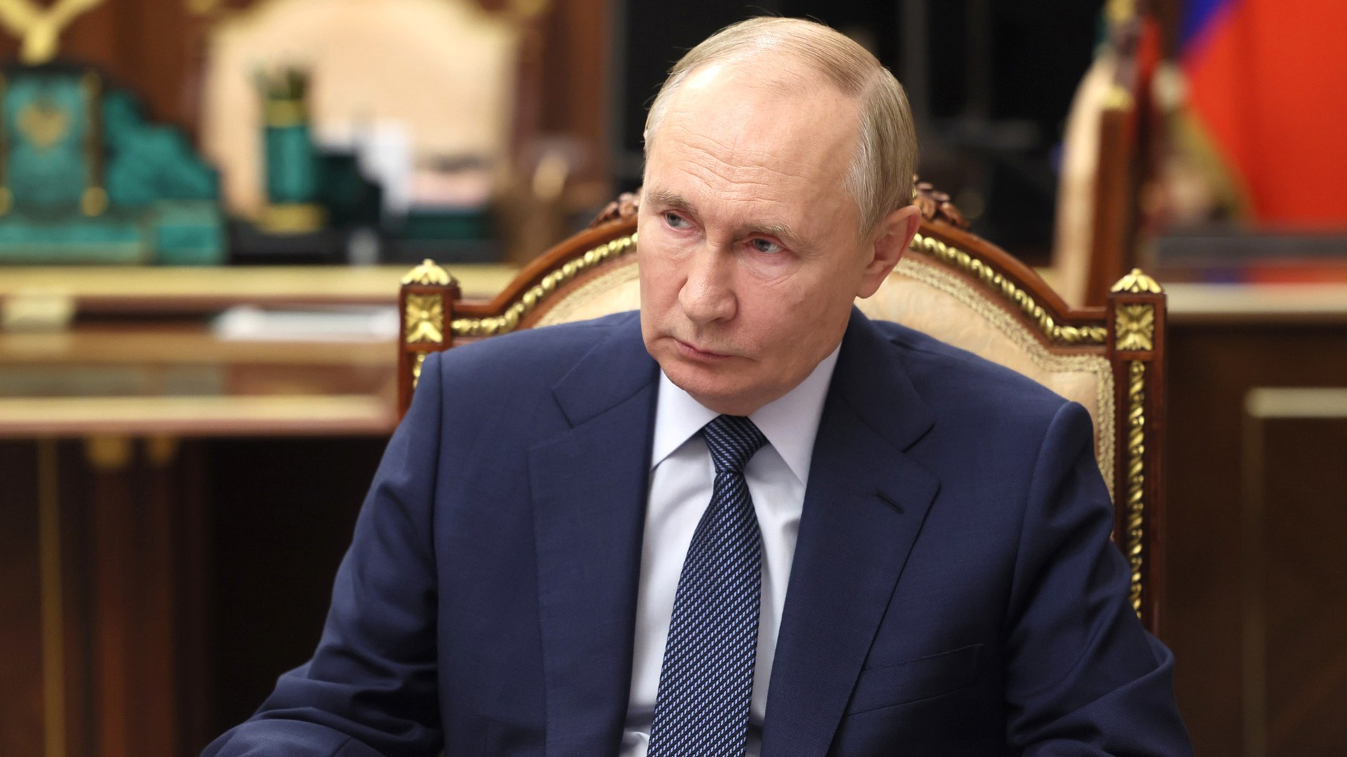 Путин заявил о надругательстве над исторической памятью на Украине