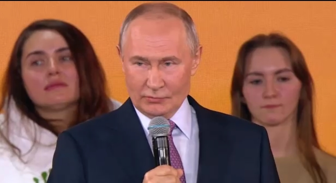 Путин: желание помогать людям закладывается в первые дни жизни