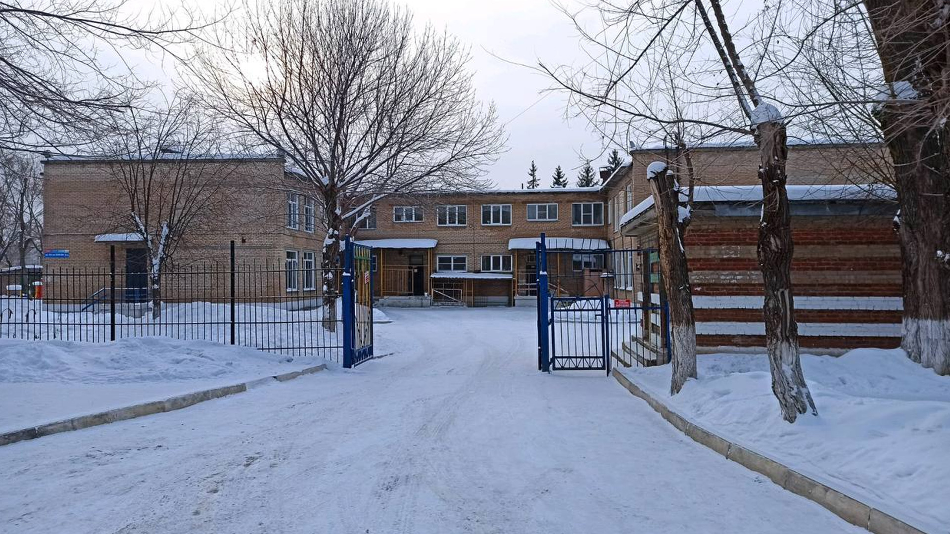 В Челябинске пьяный мужчина ворвался в детский сад и избил воспитателя