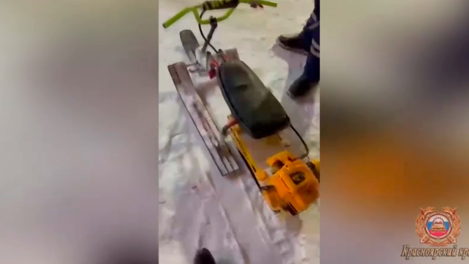 В Красноярском крае полицейские поймали 7-летнего гонщика на снегокате