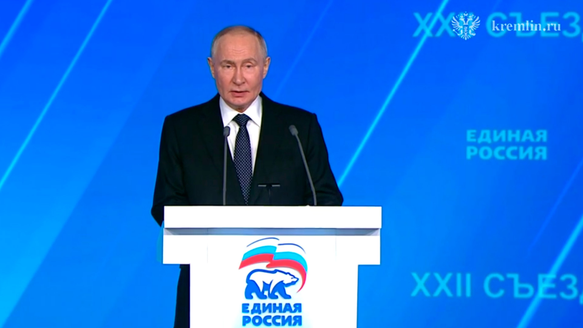 Путин потребовал от властей сверять каждый шаг с мнением людей