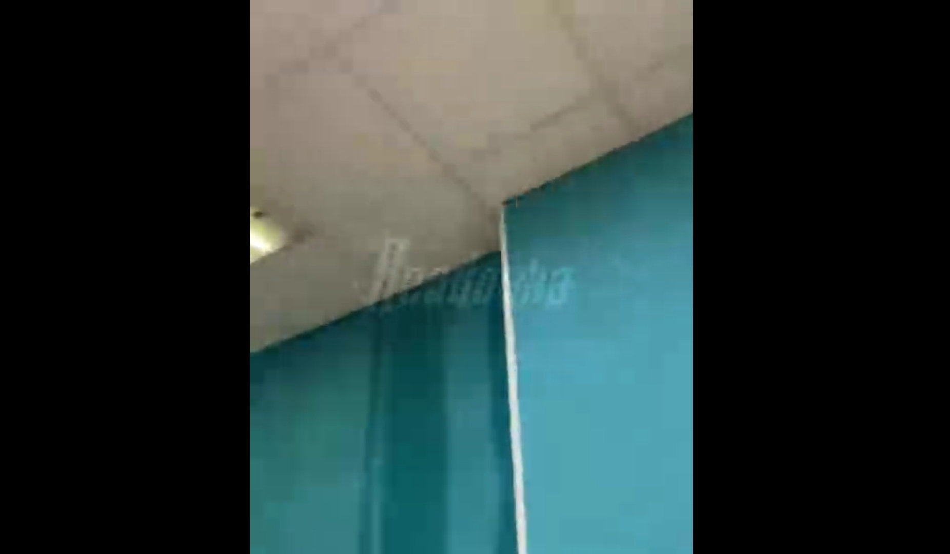 Жителей петербургского ЖК затопило кипятком по щиколотку