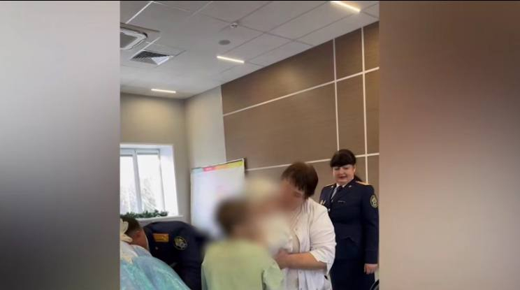 СК поздравил с наступающим Новым годом подвергшегося издевательствам мальчика из Прокопьевска
