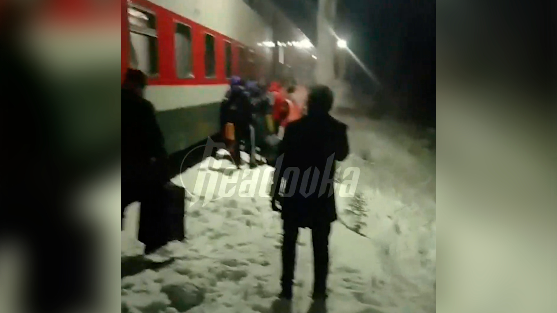 После ЧП с поездом в Мурманской области один человек оказался зажат внутри вагона