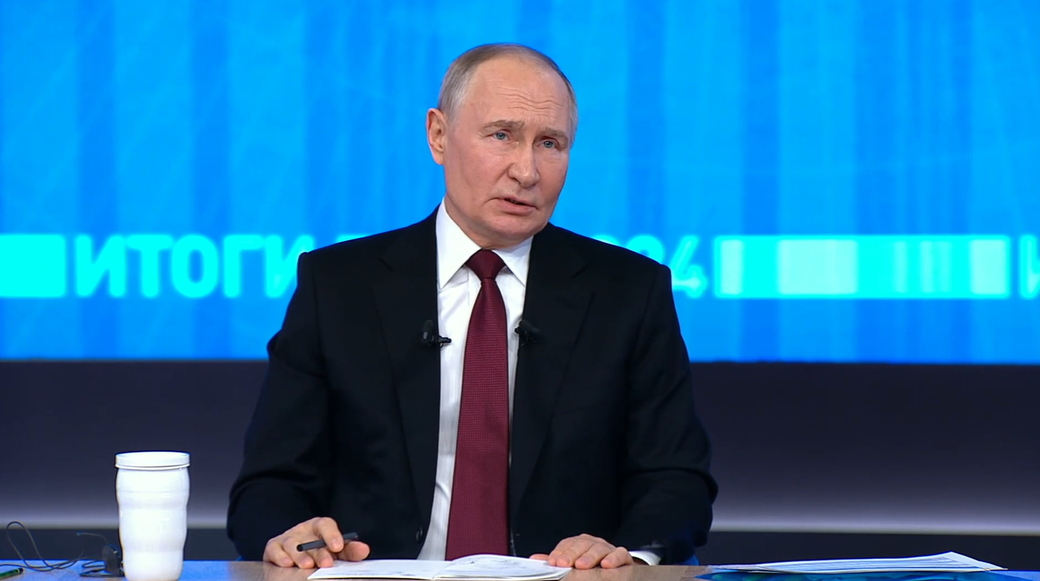 Путин: по теме абортов нужно думать о благосостоянии семей и о праве женщины