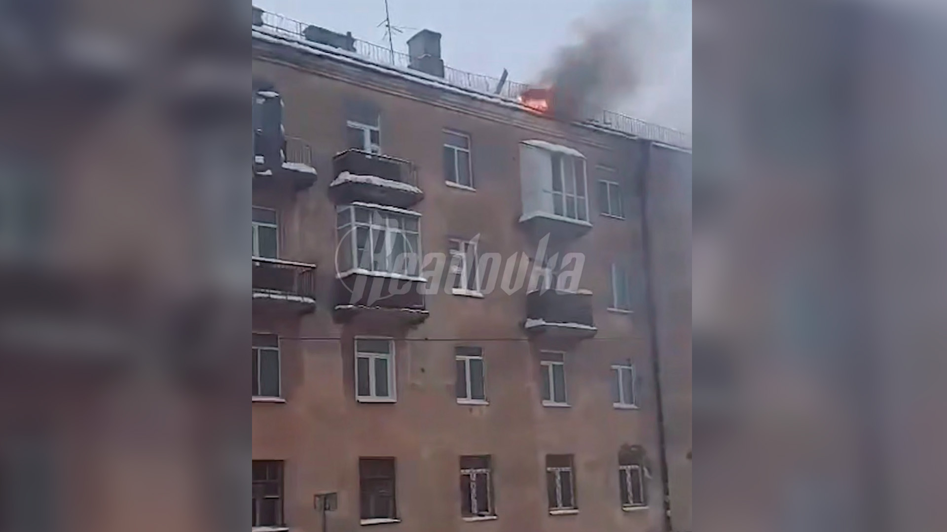 В Казани после атаки дронов ВСУ загорелись жилые дома