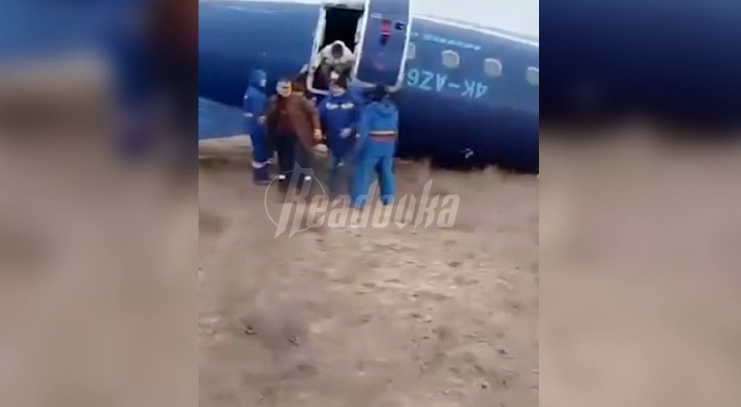 У потерпевшего крушение в Актау самолета оторвало хвостовую часть