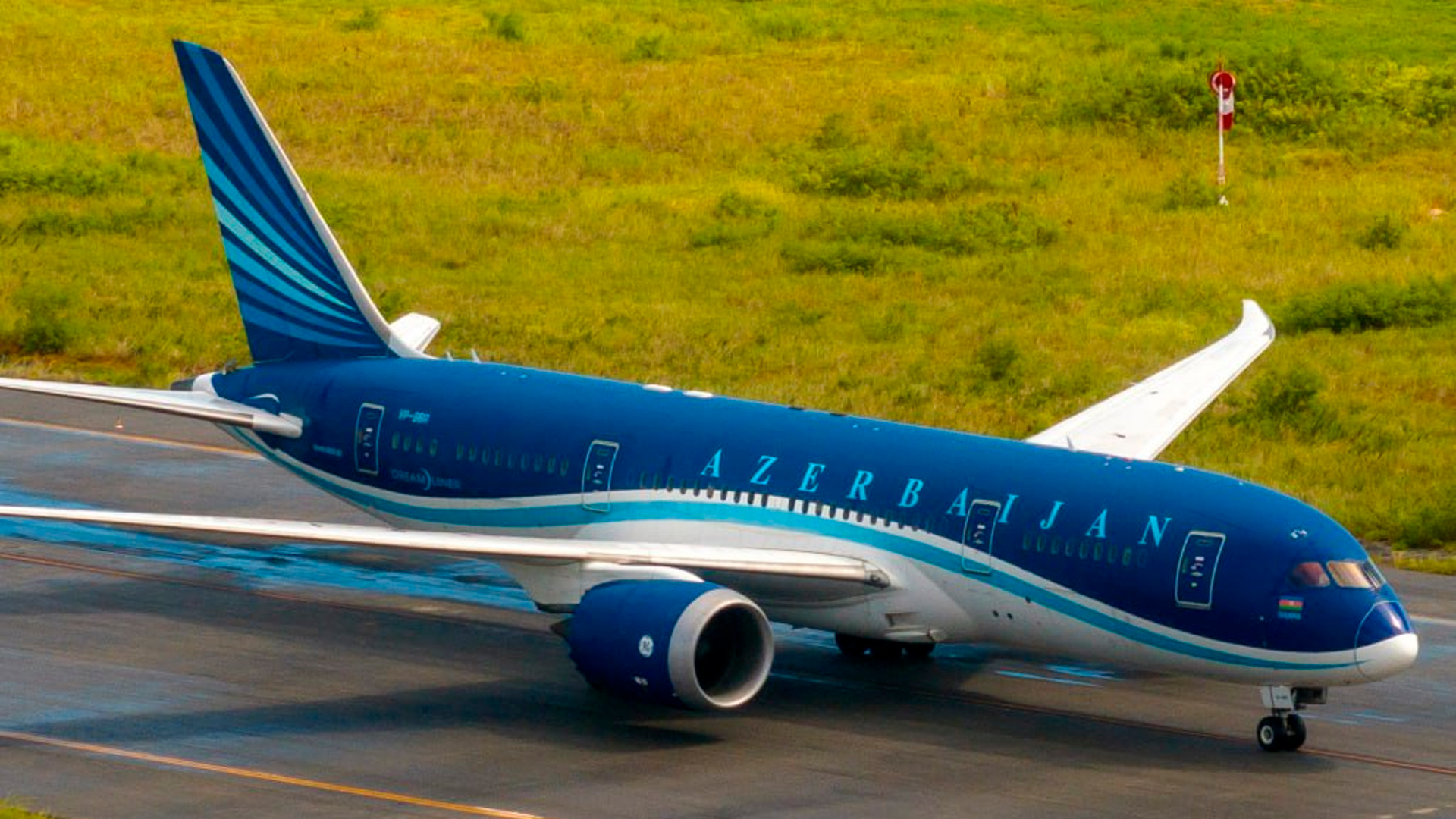 Azerbaijan Airlines приостановила полеты в Грозный и Махачкалу