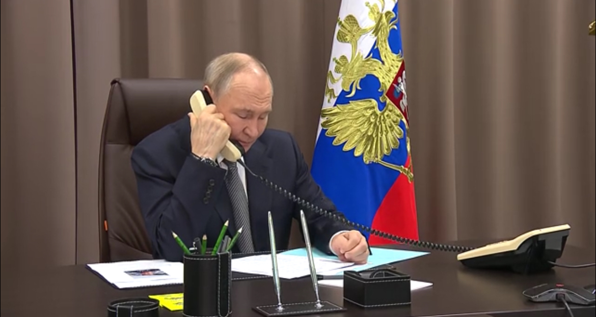 Путин поговорил с девочкой, которой помог исполнить мечту