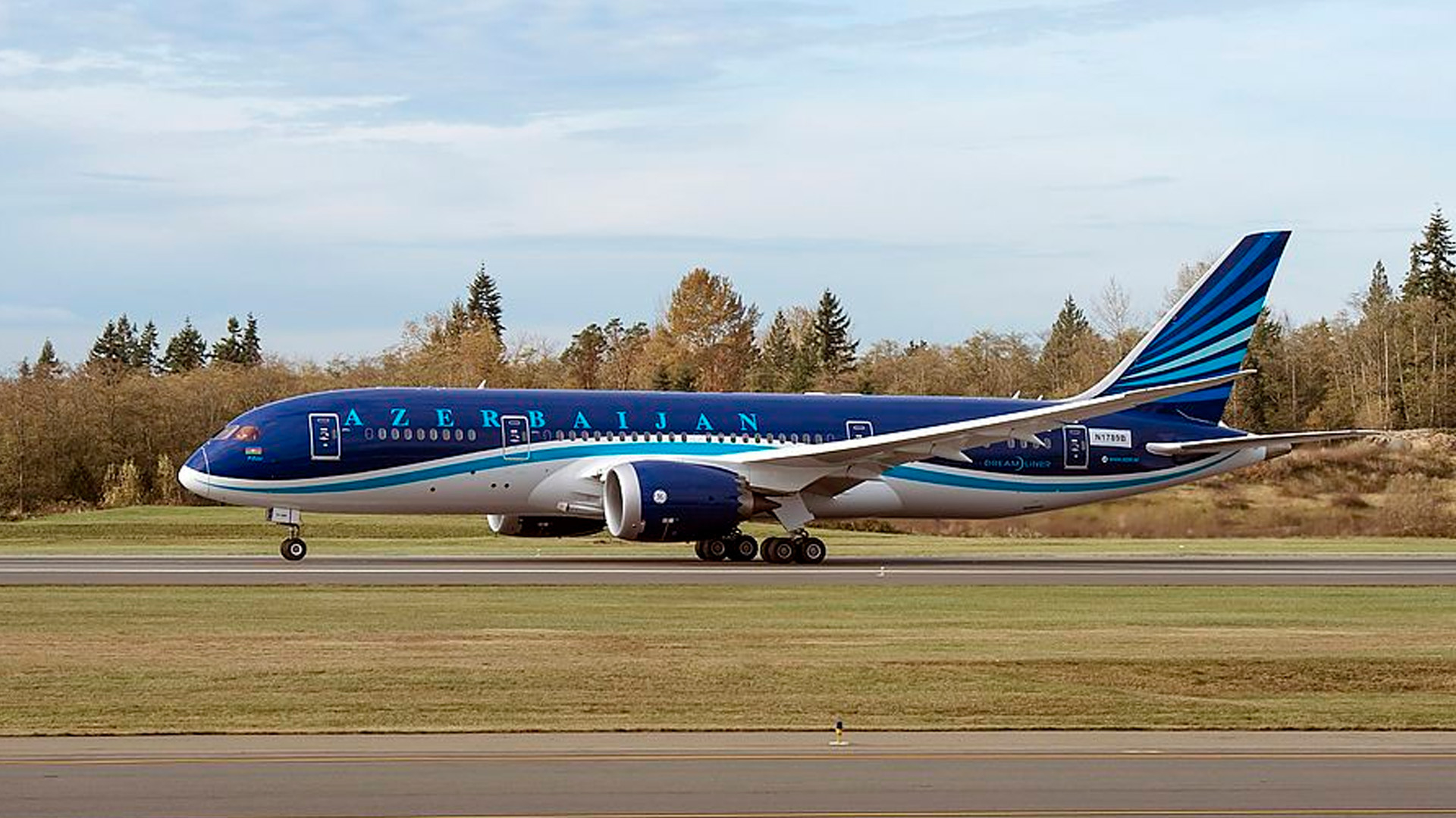 После авиакатастрофы AZAL объявил о приостановке рейсов в российские города