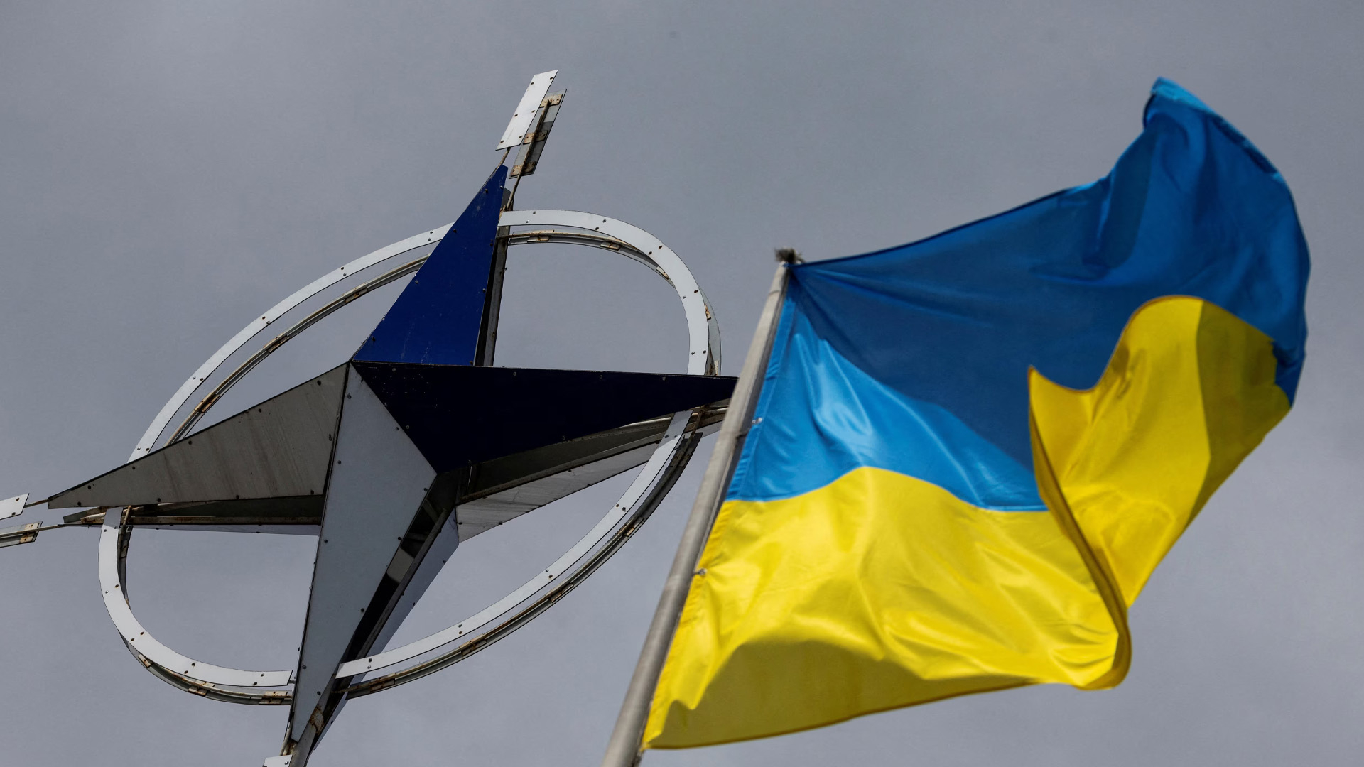 Украина допустила отказ от вступления в НАТО