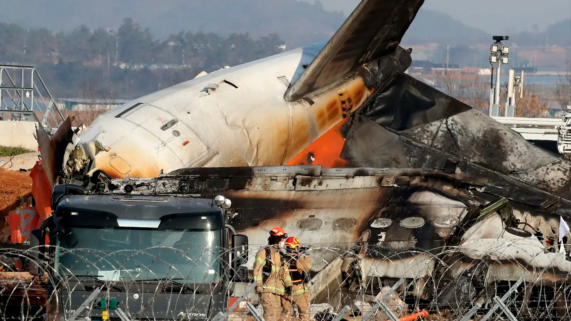 После авиакатастрофы в Южной Корее решили проверить все Boeing 737-800
