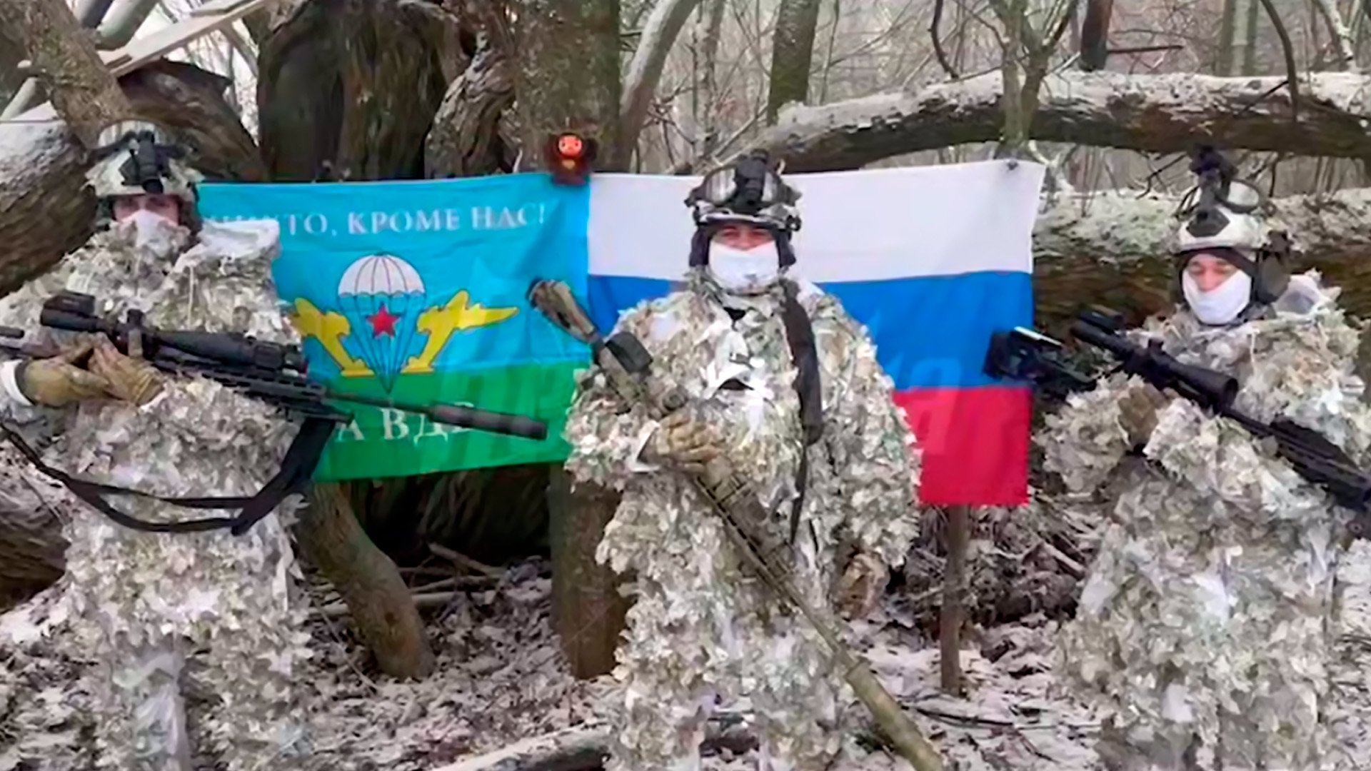 Десантники поздравили россиян с наступающим Новым годом